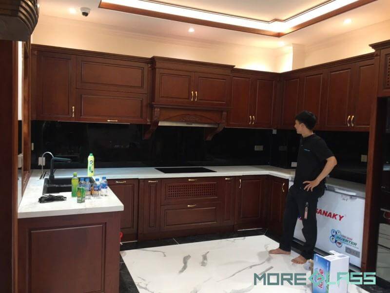 Mẫu kính cường lực ốp bếp